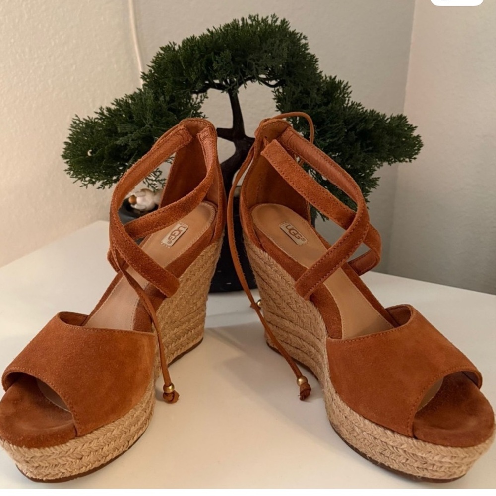 UGG NEW Women's Brown Suede Wedge Sandals - Picture 7 of 7
